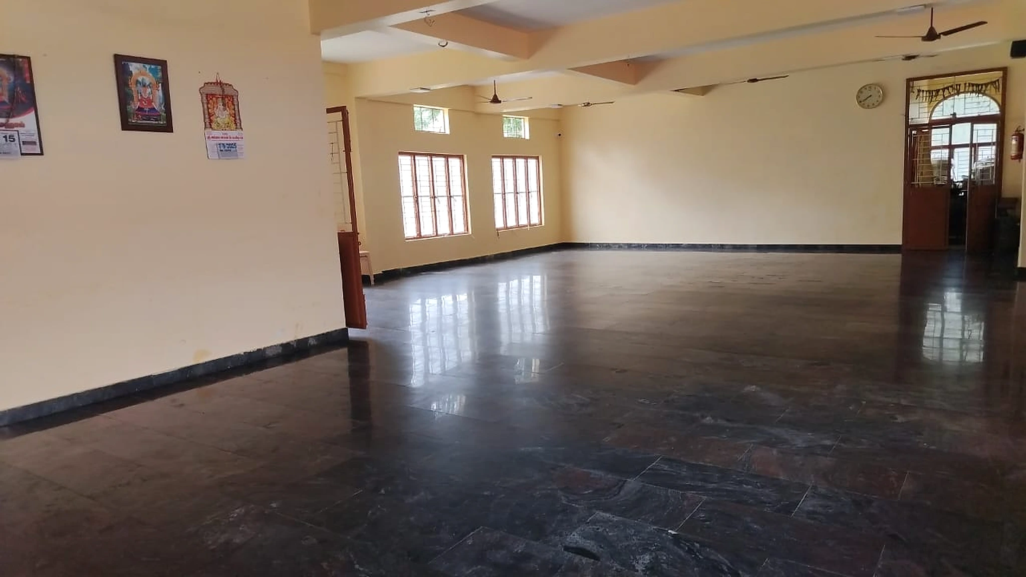 S.M.B. Virunthinar Mahal spacious hall interior